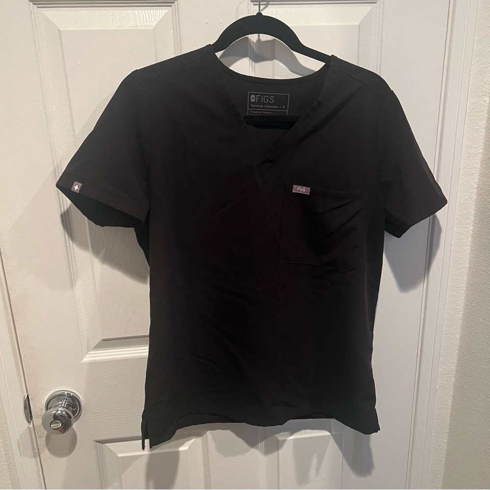 FIGS Women’s One Pocket Scrub Top Black Size M